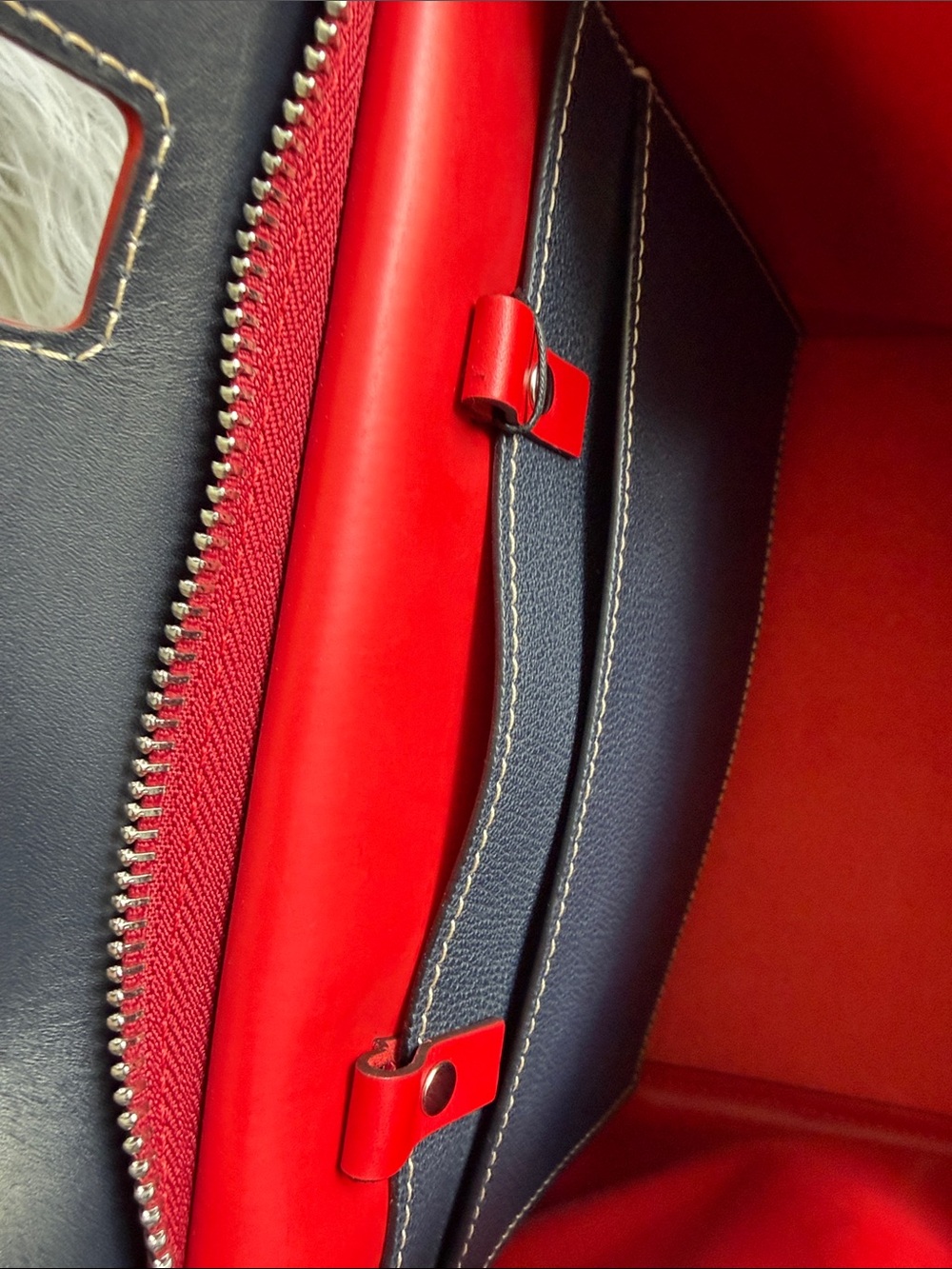 Limited Edition Carolina Herrera Red Leather Patch Appliqué Top Handle Tote Bag - Picture 8 of 9